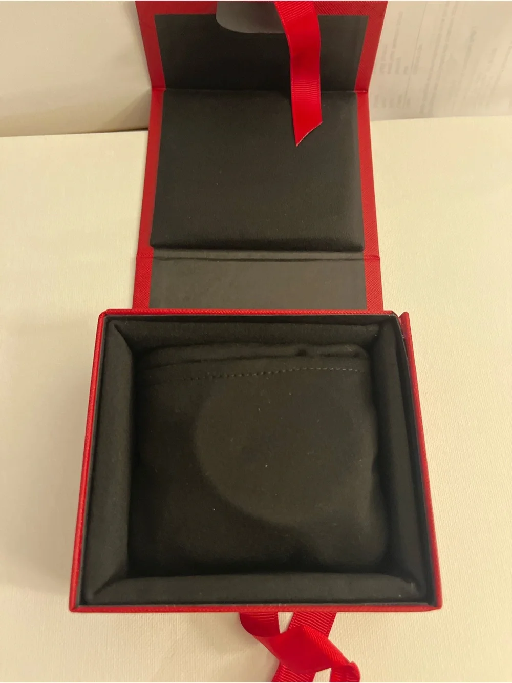 White solid gold 14 k Screw-Detail Bangle. Comes with a signature box. - Picture 2 of 13